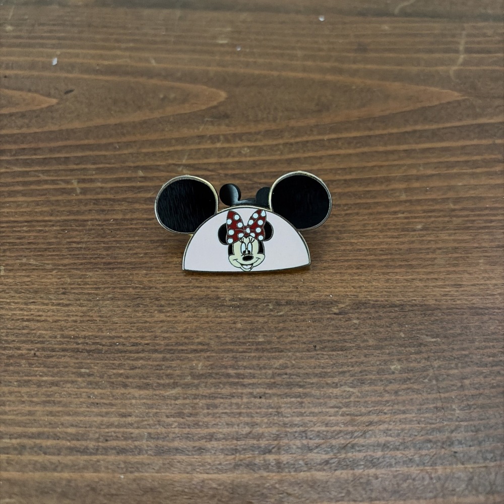 Disney Pin Minnie Mouse with Bow Pink and Black‎ Ear Hat